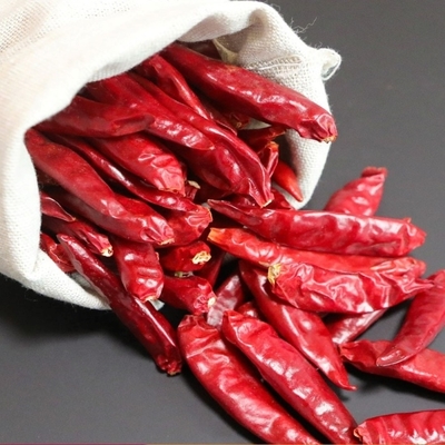 Strong Pungent Dried Red Chilli Peppers Cool Dry Place Storage Conditions