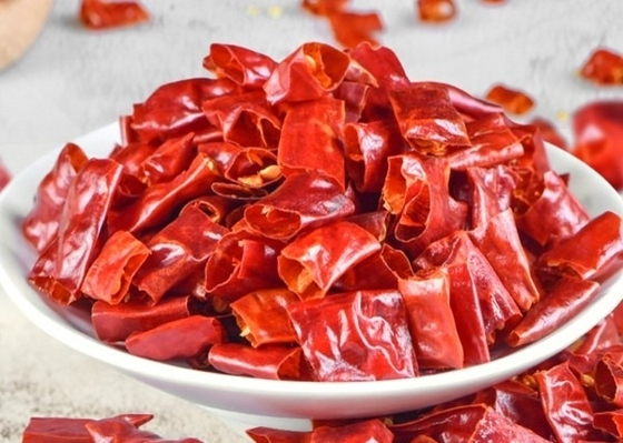 100% Pure Dried Red Chilli Peppers with Strong Pungent Flavor