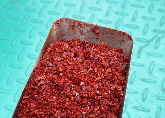 Sun Dried Crushed Chilli Peppers Hot Chilli Flakes Oiled Red Sterilized PIZA &amp; Komichi