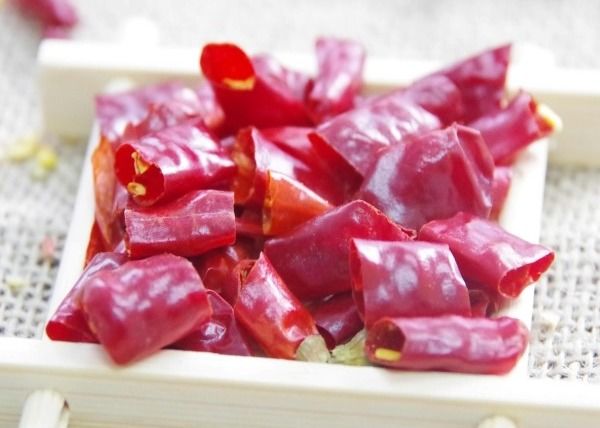 Strong Pungent Sanying Tianjing Red Chili Peppers 10/000-20/000 SHU Chili Flavored